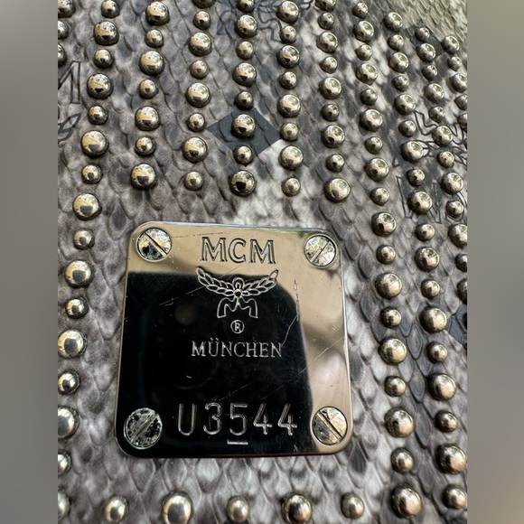 MCM BLACK LEATHER WITH WRISTLET MACBOOK POUCH/BAG 🌟AUTHENTIC 🌟 - Picture 3 of 13